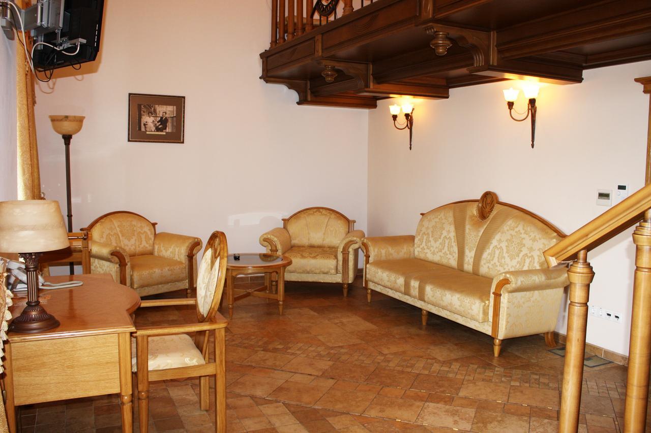 Hotel Mirskiy Castle Zewnętrze zdjęcie